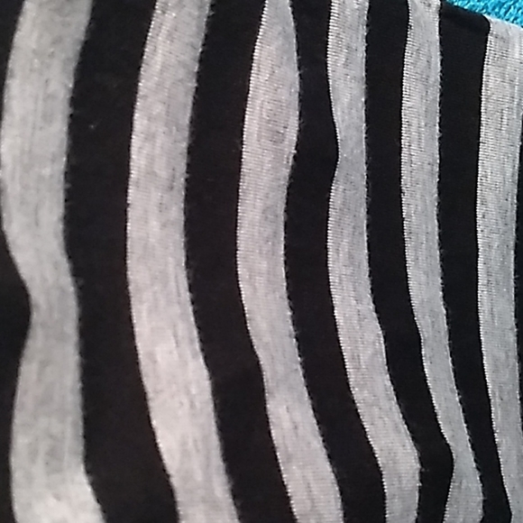 MAURICES Small Black and White Striped Caragan Long Sleeves - Picture 2 of 5